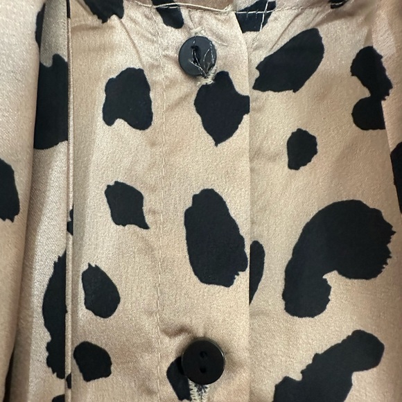 Animal print button down blouse with tie - Picture 8 of 9